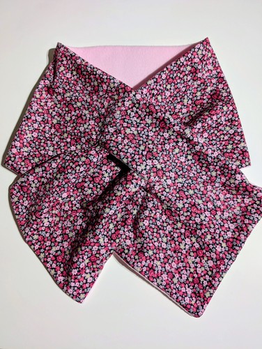 Keyhole scarf lined with - keyhole,