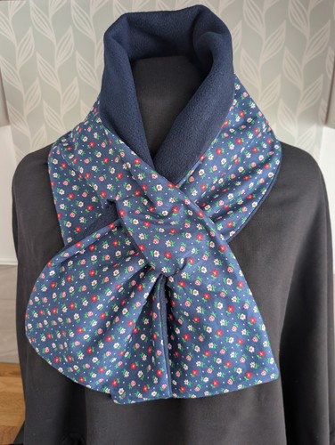 Keyhole scarf lined with - lined,
