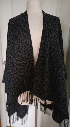 Black leopard print fleece - print,